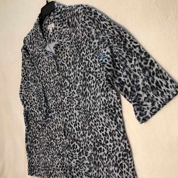 D&Co Ladies 2X Leopard 🐆 print blouse - Picture 4 of 6